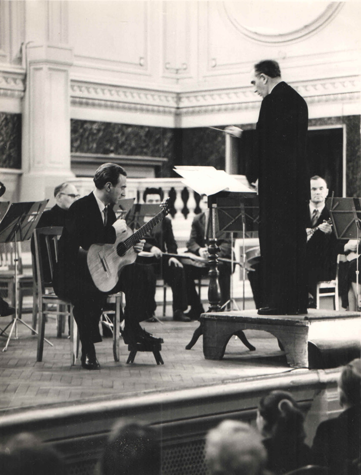 Лев Андронов исполняет концерт для гитары с оркестром Б. Асафьева (Ленинград, 1961)